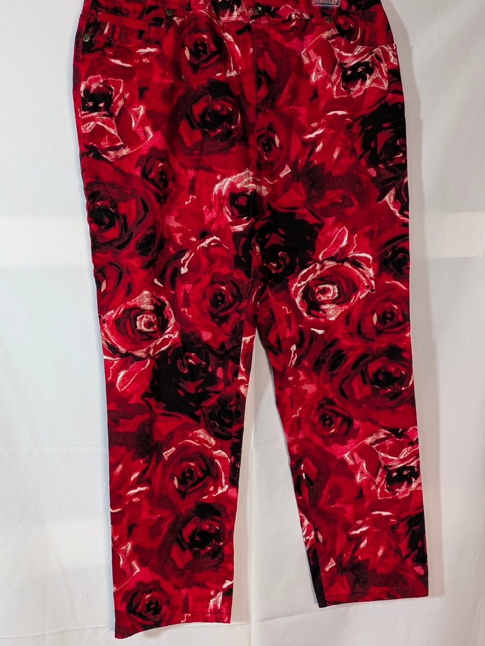 Chico's Red and Black Rose Capri's